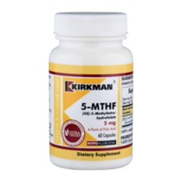 Produktfoto: Das Bild zeigt eine weiße Plastikflasche mit einem gelben Etikett der Marke Kirkman. Auf dem Etikett steht “5-MTHF [6S]-5-Methyltetrahydrofolate 5 mg“. Es handelt sich um ein Nahrungsergänzungsmittel mit 60 Kapseln, hypoallergen und glutenfrei. Auf der linken Seite des Etiketts befindet sich ein rotes Siegel mit der Aufschrift “Ultra Tested“.