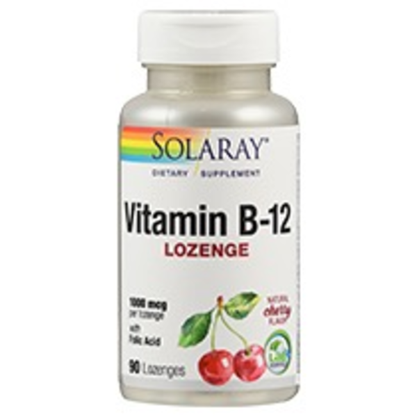 Produktfoto: Eine weiße Plastikflasche mit einem Etikett, das “Solaray Vitamin B-12 Lozenge“ zeigt. Enthält 90 Lutschtabletten mit Kirschgeschmack, 1000 mcg pro Tablette, mit Folsäure. Das Etikett zeigt Kirschen und einen Regenbogenstreifen oben.