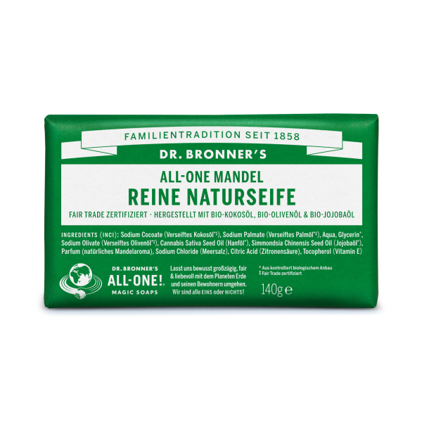 Produktfoto: Eine rechteckige Verpackung mit grünem Hintergrund zeigt “Dr. Bronner's All-One Mandel Reine Naturseife“. Die Verpackung ist mit Informationen zu Inhaltsstoffen und Zertifizierungen bedruckt. Die Seife ist fair trade zertifiziert und aus Bio-Zutaten hergestellt.