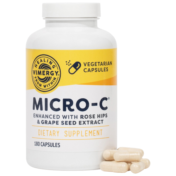 Produktfoto: Weißes Nahrungsergänzungsmittel-Fläschchen mit gelbem Etikett, “MICRO-C“ und 180 vegetarische Kapseln. Enthält Hagebutten- und Traubenkernextrakt.