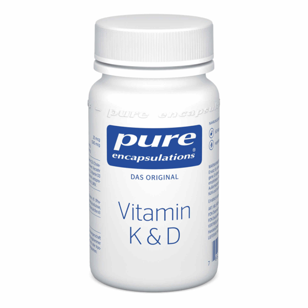 Produktfoto: Weiße Plastikflasche mit blauem Etikett. Aufschrift: 'pure encapsulations, Vitamin K & D'. Die Flasche hat einen weißen Schraubverschluss. Das Etikett zeigt zudem 'Das Original'. Keine weiteren Objekte oder Personen im Bild.