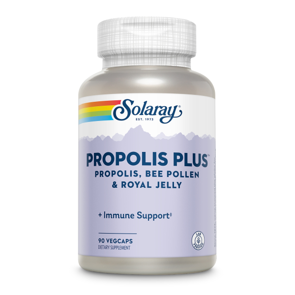 Produktfoto: Das Bild zeigt eine Flasche Solaray Propolis Plus Nahrungsergänzungsmittel mit 90 VegCaps. Die Etikette ist lila mit einem Regenbogenstreifen und enthält Informationen über Propolis, Bienenpollen und Gelée Royale. Das Produkt bietet Unterstützung für das Immunsystem.