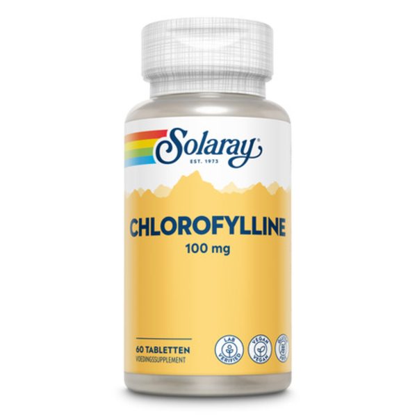 Produktfoto: Das Bild zeigt eine Flasche des Nahrungsergänzungsmittels Solaray Chlorofylline 100 mg. Die Flasche ist gelb mit einem weißen Deckel und einem Etikett, das den Produktnamen und die Dosierung anzeigt. Auf dem Etikett sind auch Symbole für Labortests und vegane Zertifizierung zu sehen.