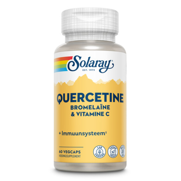 Produktfoto: Eine Flasche eines Nahrungsergänzungsmittels der Marke Solaray, auf der Vorderseite steht 'Quercetine Bromelaïne & Vitamine C'. Die Flasche ist gelb und weiß mit einem Regenbogen-Logo oben. Unten sind Symbole für Qualität und Inhaltsstoffe.