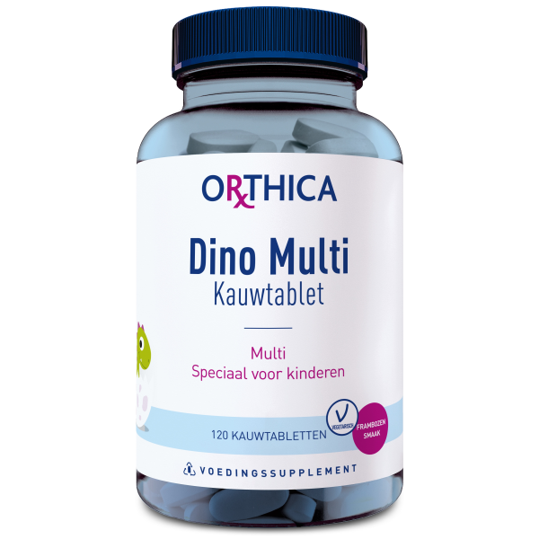 Produktfoto: Ein Glasbehälter mit einem blauen Deckel, der mit dem Etikett “Orthica Dino Multi Kauwtablet“ versehen ist. Das Etikett zeigt, dass es sich um ein Nahrungsergänzungsmittel für Kinder handelt, speziell um Multivitamin-Kautabletten mit Himbeergeschmack. Das Etikett ist hauptsächlich weiß mit blauer und pinker Schrift. Auf der linken Seite ist ein stilisierter Dinosaurier zu sehen. Der Behälter enthält 120 Kautabletten.