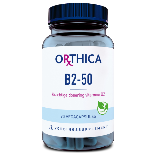 Produktfoto: Das Bild zeigt eine Flasche mit einem blauen Deckel, die mit dem Etikett 'Orthica B2-50' versehen ist. Es handelt sich um ein Nahrungsergänzungsmittel mit 90 veganen Kapseln, das eine kräftige Dosierung von Vitamin B2 bietet. Auf dem Etikett sind auch ein Recycling-Symbol und ein Vegan-Siegel zu sehen.