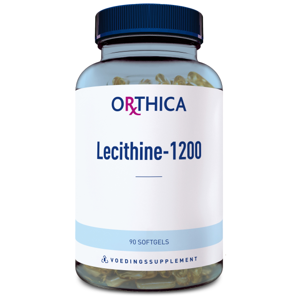 Produktfoto: Ein Glasbehälter mit einem blauen Deckel, der das Nahrungsergänzungsmittel “ORTHICA Lecithine-1200“ enthält. Auf dem Etikett steht “90 Softgels“ und “VOEDINGSSUPPLEMENT“. Der Behälter ist transparent und zeigt goldene Kapseln.