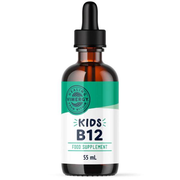 Produktfoto: Das Bild zeigt eine braune Glasflasche mit einer Pipette. Auf dem Etikett steht “Kids B12 Dietary Supplement“. Es gibt ein USDA Organic Siegel und das Logo “Healing Vimergy from Within“. Die Flasche hat ein Volumen von 55 ml (1.85 FL. OZ.).