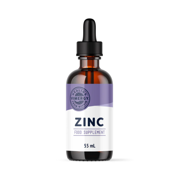 Produktfoto: Eine braune Glasflasche mit Pipettenverschluss steht auf einem weißen Hintergrund. Auf dem Etikett steht 'Zinc Dietary Supplement, 55mL (1.85 FL OZ.)'. Das Etikett ist lila und weiß mit den Logos 'Healing Vimergy from Within' und 'USDA Organic'.
