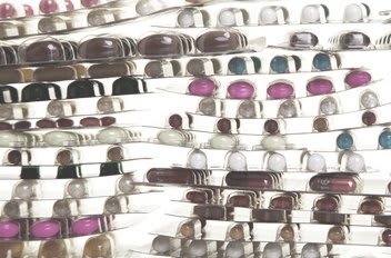 Viele bunte verschiedene Pillen 1