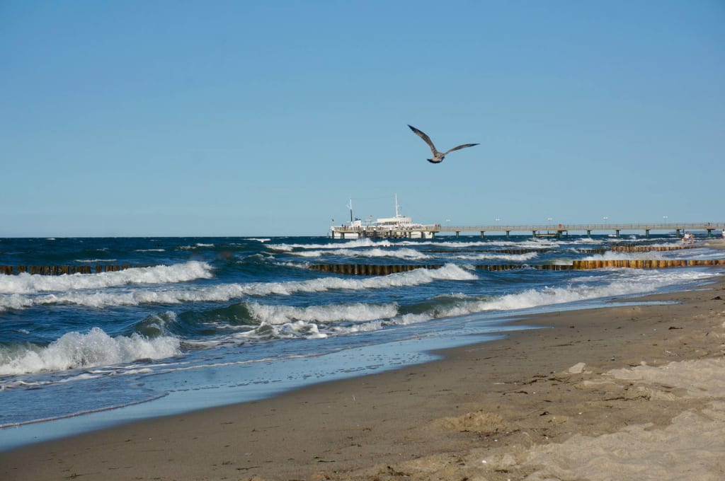 Seebrücke Kühlungsborn Ost Blick vom Strand auf die Seebrücke in Kühlungsborn Ost